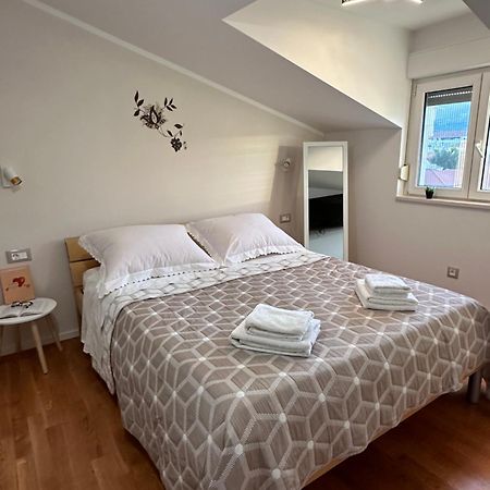 Bee House Suite - Brand New Apartment 100 M From Sea Kaštela Εξωτερικό φωτογραφία