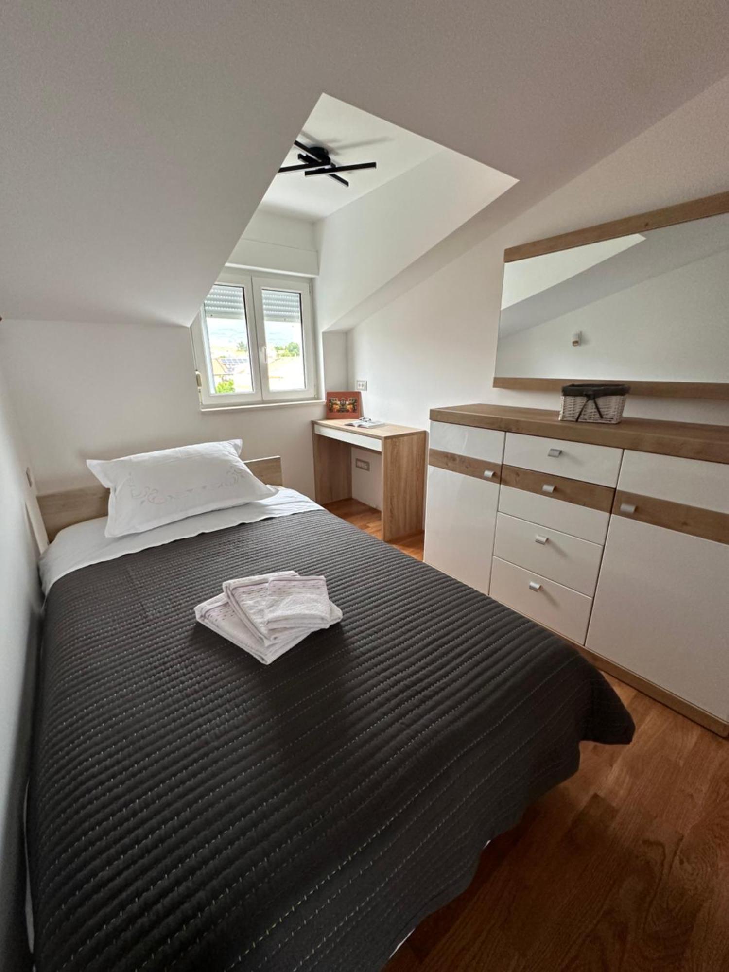 Bee House Suite - Brand New Apartment 100 M From Sea Kaštela Εξωτερικό φωτογραφία