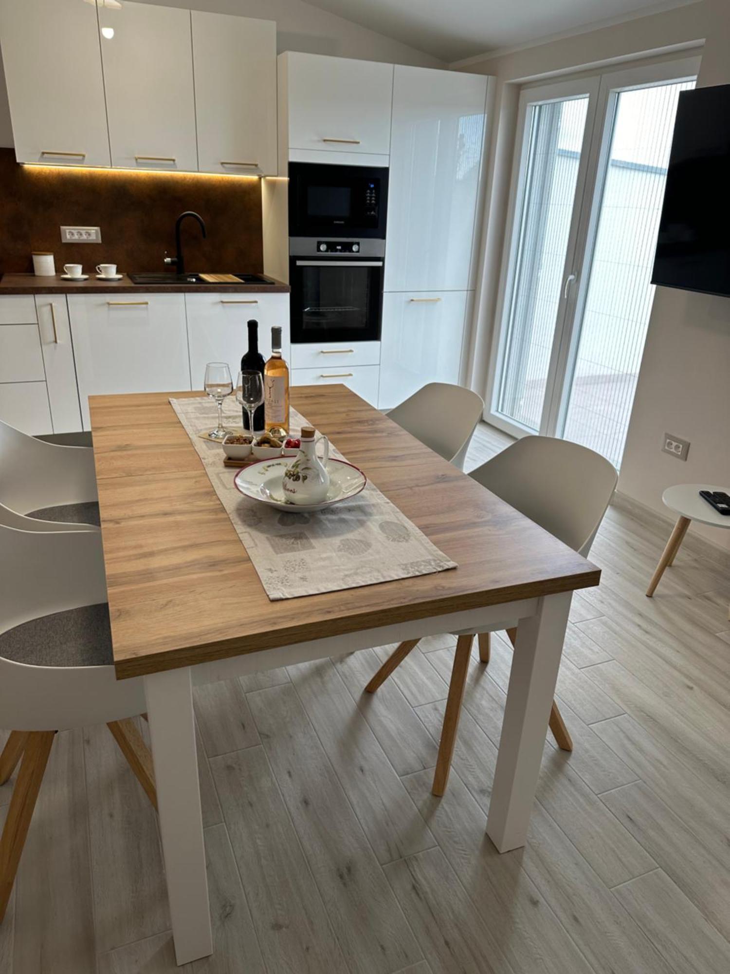 Bee House Suite - Brand New Apartment 100 M From Sea Kaštela Εξωτερικό φωτογραφία