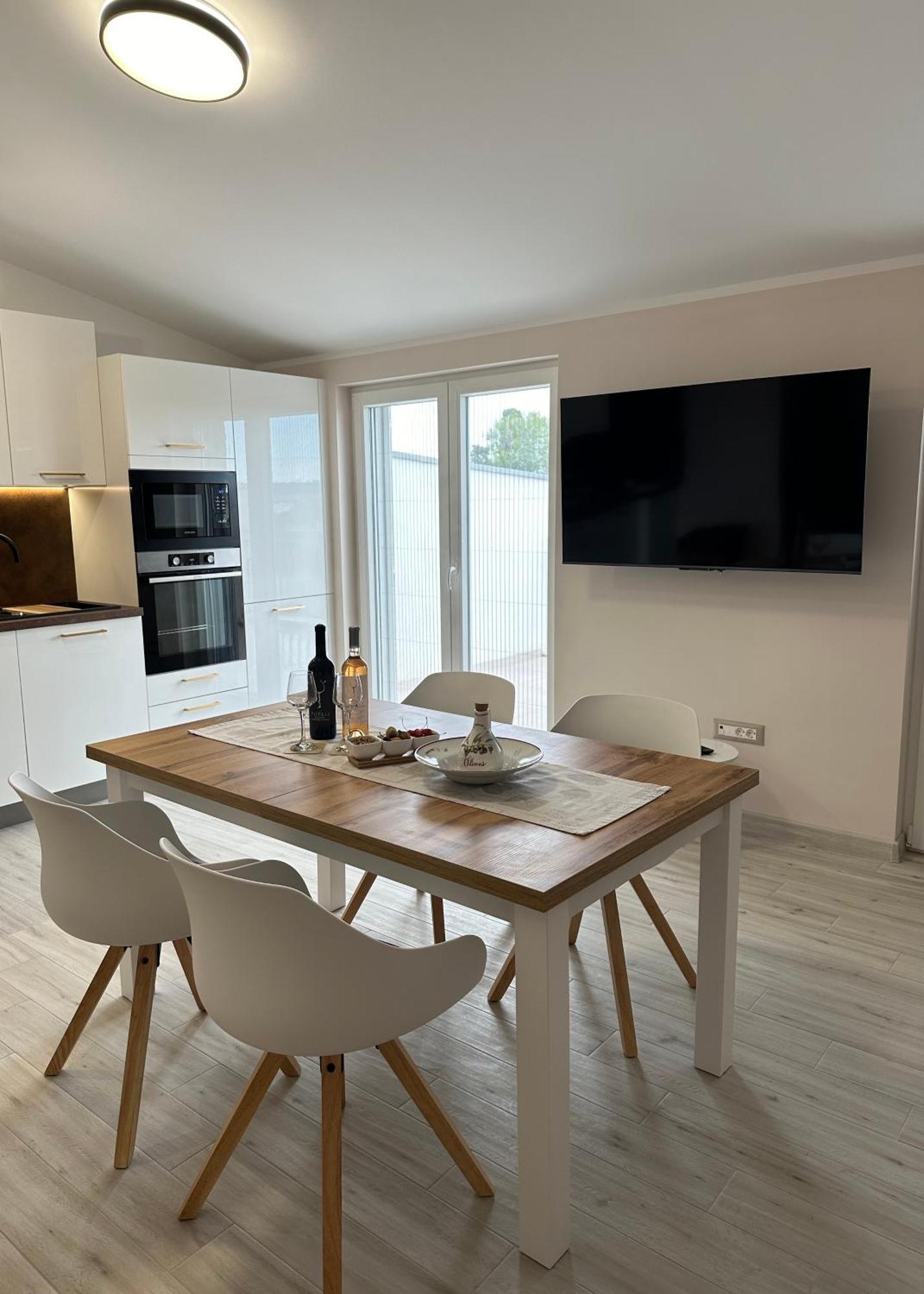 Bee House Suite - Brand New Apartment 100 M From Sea Kaštela Εξωτερικό φωτογραφία