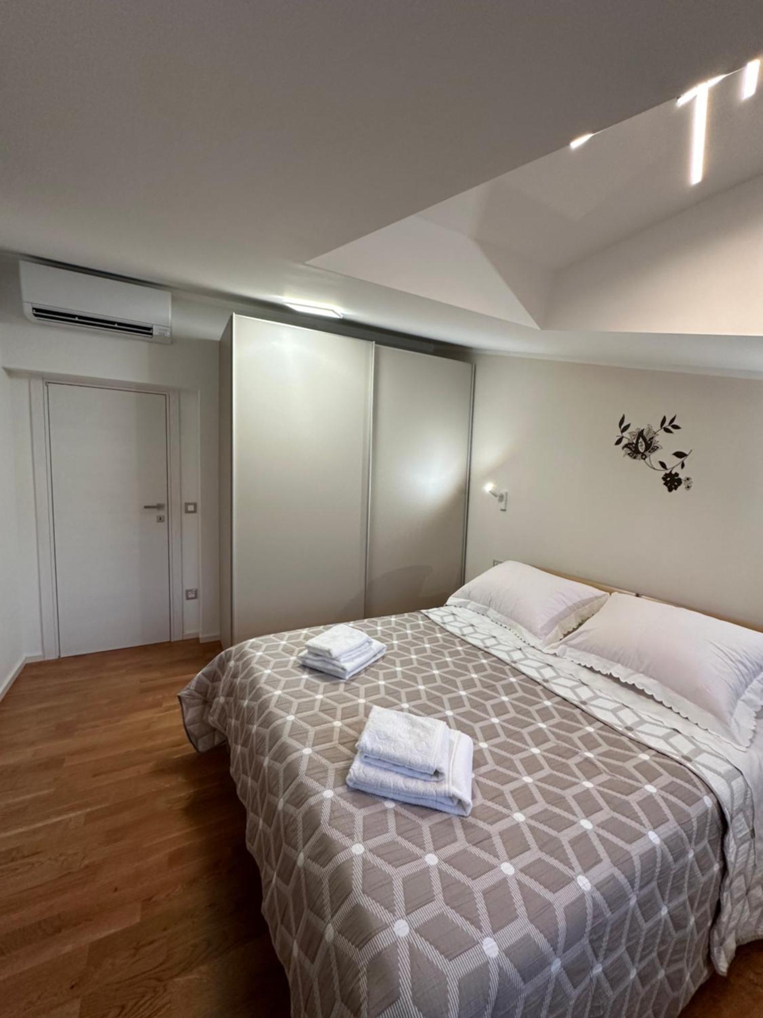 Bee House Suite - Brand New Apartment 100 M From Sea Kaštela Εξωτερικό φωτογραφία