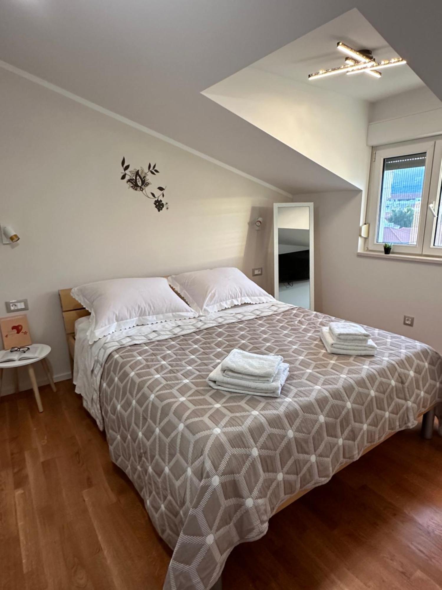 Bee House Suite - Brand New Apartment 100 M From Sea Kaštela Εξωτερικό φωτογραφία