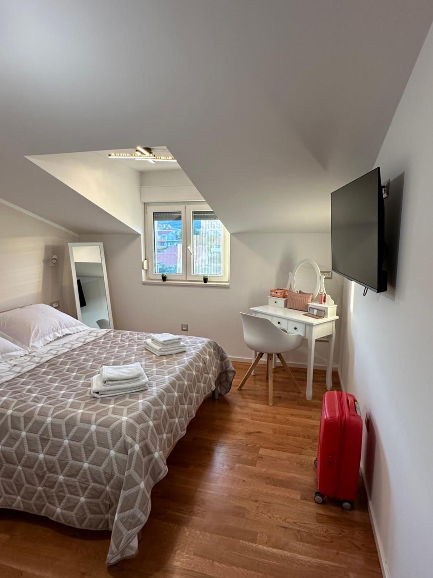 Bee House Suite - Brand New Apartment 100 M From Sea Kaštela Εξωτερικό φωτογραφία