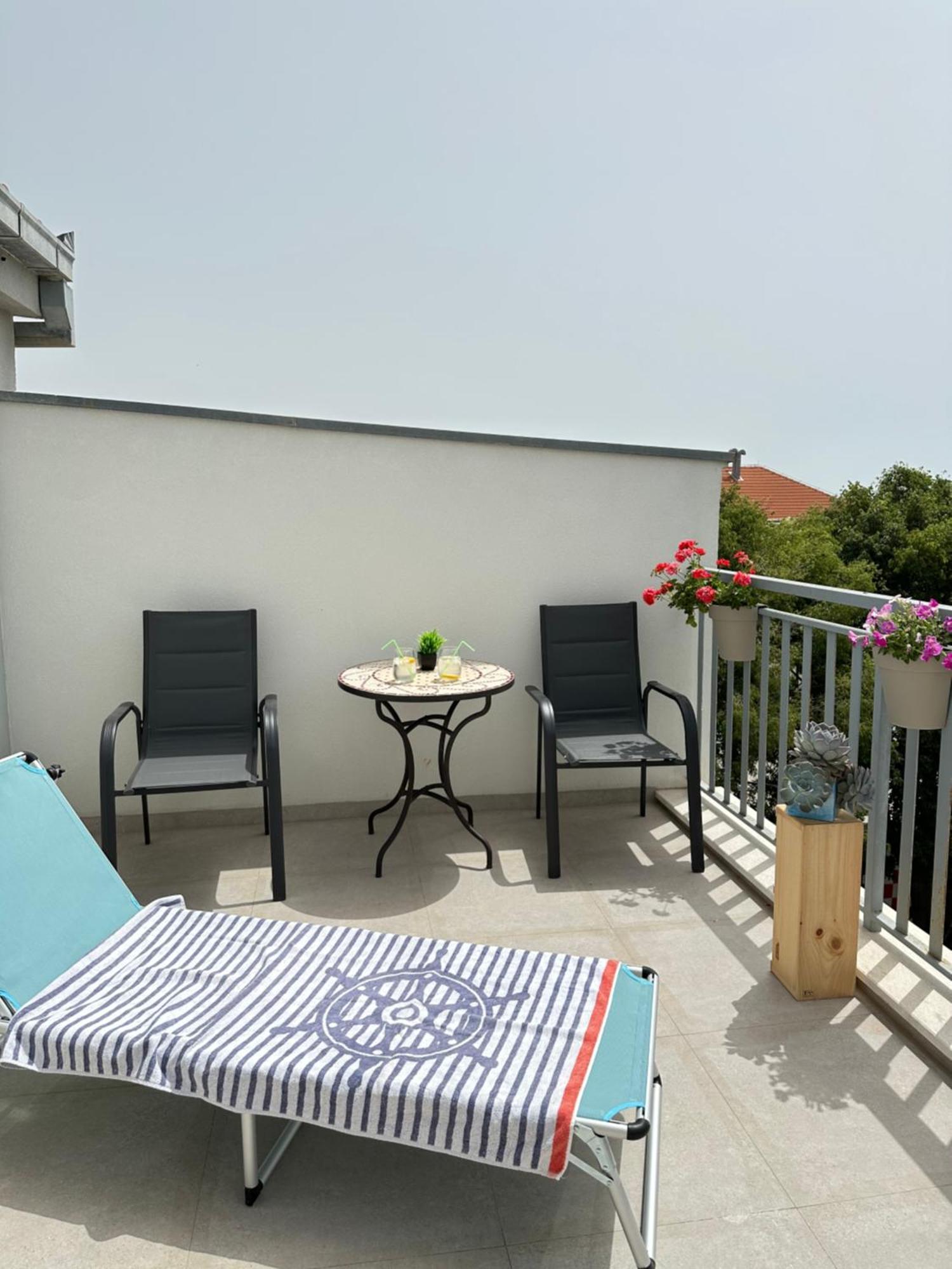 Bee House Suite - Brand New Apartment 100 M From Sea Kaštela Εξωτερικό φωτογραφία