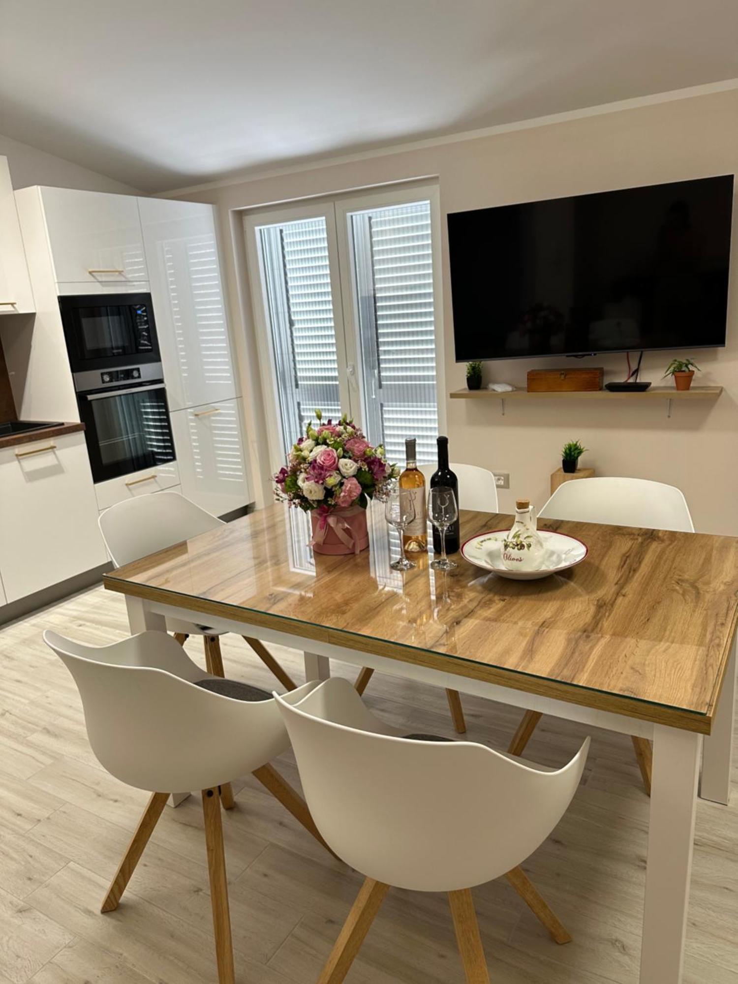 Bee House Suite - Brand New Apartment 100 M From Sea Kaštela Εξωτερικό φωτογραφία