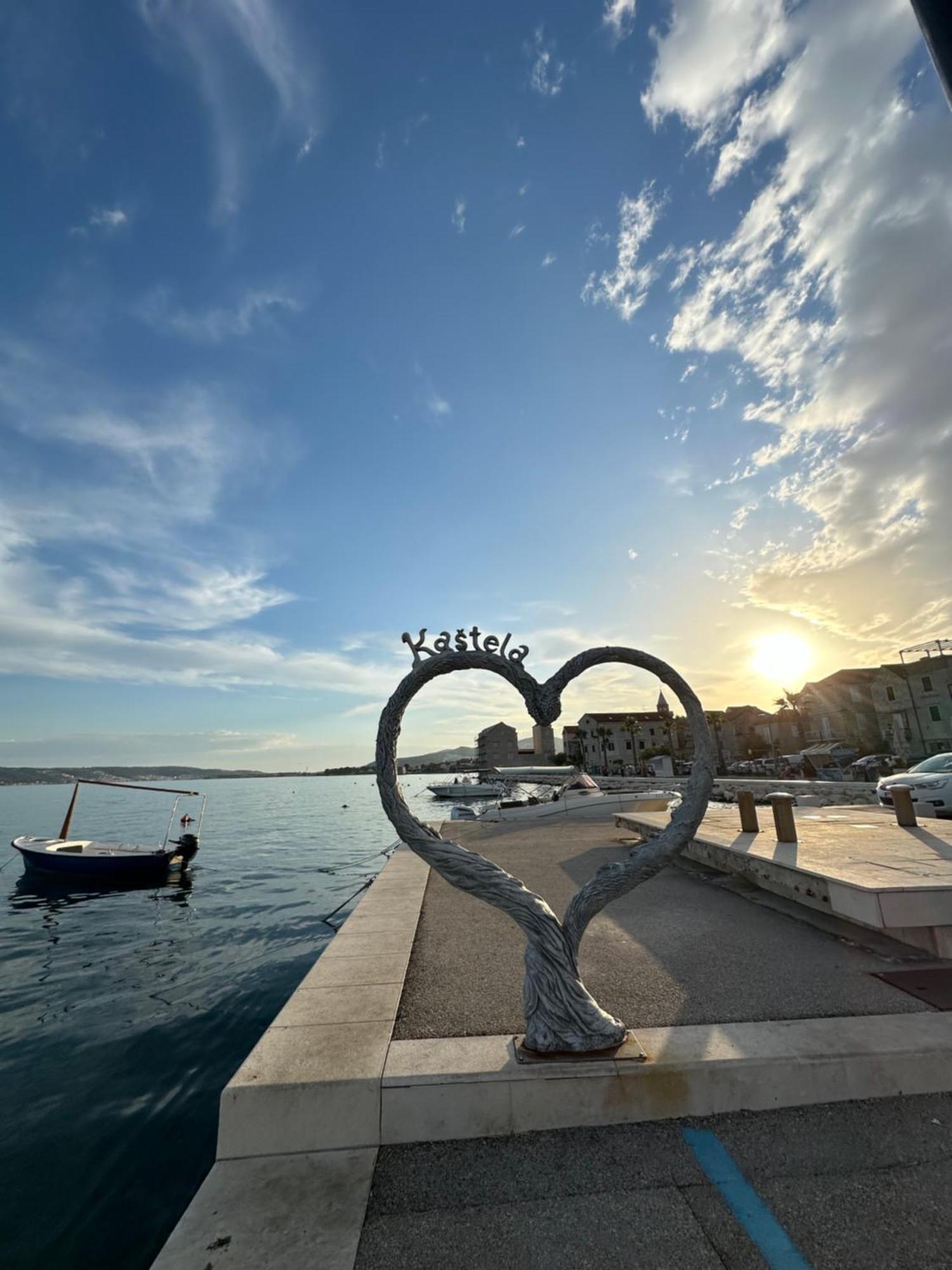 Bee House Suite - Brand New Apartment 100 M From Sea Kaštela Εξωτερικό φωτογραφία